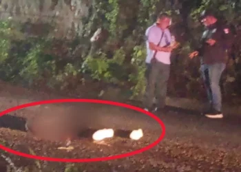 Lo abandonan ejecutado a la orilla de la Transístmica; nadie lo ha reclamado