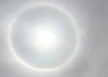 VIDEO | ¿Halo solar en Oaxaca, señal de catástrofe o fenómeno natura? Entre creencias, ciencia y señales del clima