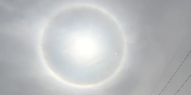 VIDEO | ¿Halo solar en Oaxaca, señal de catástrofe o fenómeno natura? Entre creencias, ciencia y señales del clima