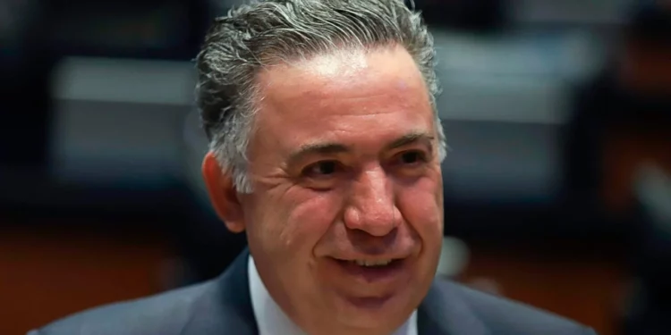 Bajo la sombra de las acusaciones, Enrique Inzunza reaparece en el senado de manera virtual
