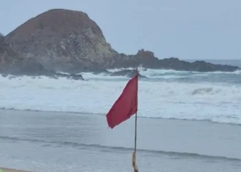 Cierran puerto de Huatulco por intensificación de depresión tropical y tormentas eléctricas