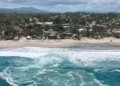 ¡Peligro en el mar! Suspenden navegación en Puerto Escondido por oleaje extremo