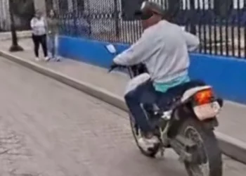 IMÁGENES | ¿Ciudadanos contra ladrones? Video exhibe persecución en pleno centro de Oaxaca ante ausencia policial