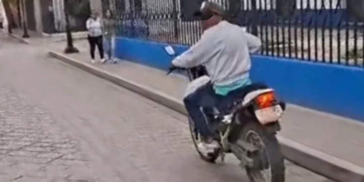 IMÁGENES | ¿Ciudadanos contra ladrones? Video exhibe persecución en pleno centro de Oaxaca ante ausencia policial