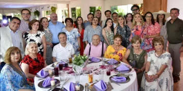 Fotos: Rubén Morales // Luz del Carmen Velasco Román celebró su cumpleaños acompañada de familiares y amigos.