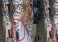 VIDEO | ¿Gusano, ninja o ladrón? Presunto ladrón sorprende con insólita técnica para robar