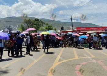 ¡Persisten bloqueos y tensiones en Oaxaca! Magisterio mantiene presión en puntos estratégicos