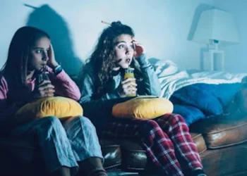 Risas entre la penumbra: La evolución del suspenso y el horror con tintes de comedia