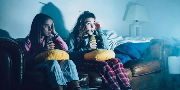 Risas entre la penumbra: La evolución del suspenso y el horror con tintes de comedia