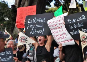Foto: Redes sociales // Con pancartas defienden la actividad periodística.