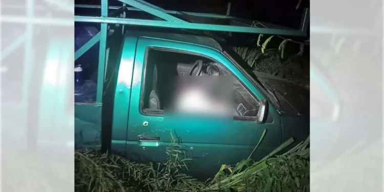 El vehículo de reparto fue localizado a un costado de la vía; transportaba garrafones de agua.