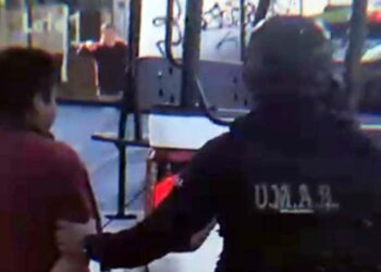 Elementos del grupo UMAR arrestaron al chofer del autobús de la ruta al CRIT cuando pretendía huir tras el atropellamiento. Fue identificado como Alfredo H. T.