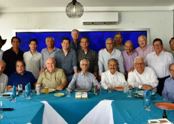 Fotos: Rubén Morales // Don Julio Calvo dirigió unas palabras de agradecimiento a sus invitados, recordando que la amistad ha sido uno de los grandes pilares de su vida