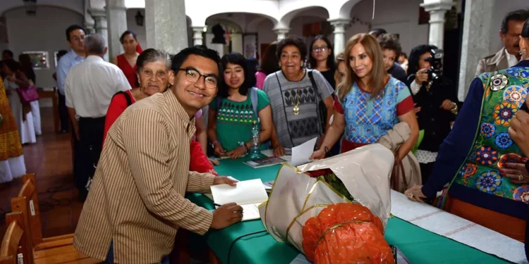 Fotos: Rubén Morales // El escritor Uriel Santiago Velasco presentó su libro el pasado 4 de julio en la Biblioteca Pública Central Margarita Maza.