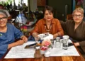 Fotos: Rubén Morales // Elodia Sandoval celebró su cumpleaños en compañía de su amiga Rosalba Vargas y Bricia Osorio.
