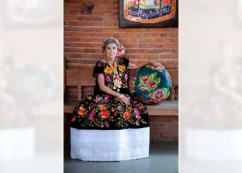 Foto: Blanca Charolet // En este volumen, Uriel repasa la vida y obra de la fallecida promotora cultural.
