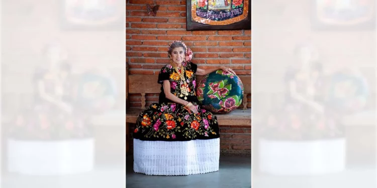 Foto: Blanca Charolet // En este volumen, Uriel repasa la vida y obra de la fallecida promotora cultural.