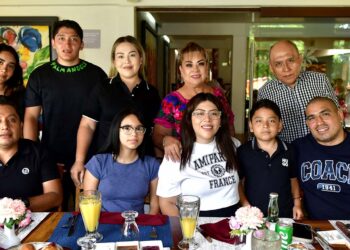 Fotos: Rubén Morales // Karen Michelle Hernández Suárez celebró su cumpleaños acompañada de su novio, sus padres y amigos.