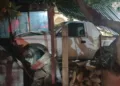 La camioneta Chevrolet Tracker quedó con el frente destrozado tras estrellarse en el kilómetro 32+500 de la carretera federal 175.