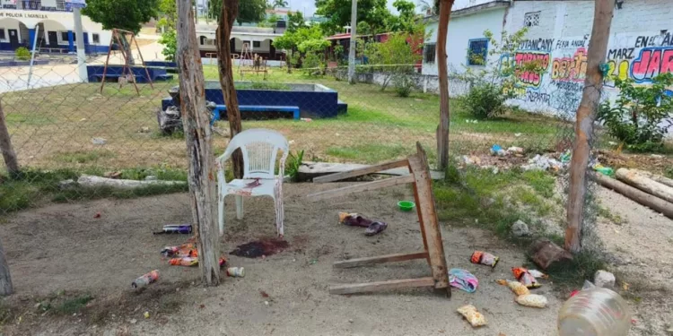La víctima, identificada como Cristina C. C., sobrevivió tras recibir cuatro impactos de proyectil en el pecho, rostro y extremidades.