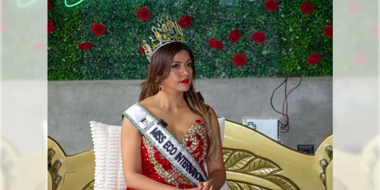 La huajuapeña Palmira Ruiz regresó a la Mixteca tras coronarse como Miss Eco Internacional 2026.