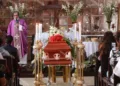 Foto: Adrián Gaytán // Misa de cuerpo presente en la capilla ardiente.
