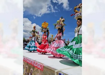 16 delegaciones presentaron chilenas, sones, jarabes y danzas representativas de las distintas regiones del estado.