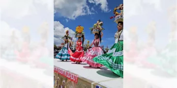 16 delegaciones presentaron chilenas, sones, jarabes y danzas representativas de las distintas regiones del estado.
