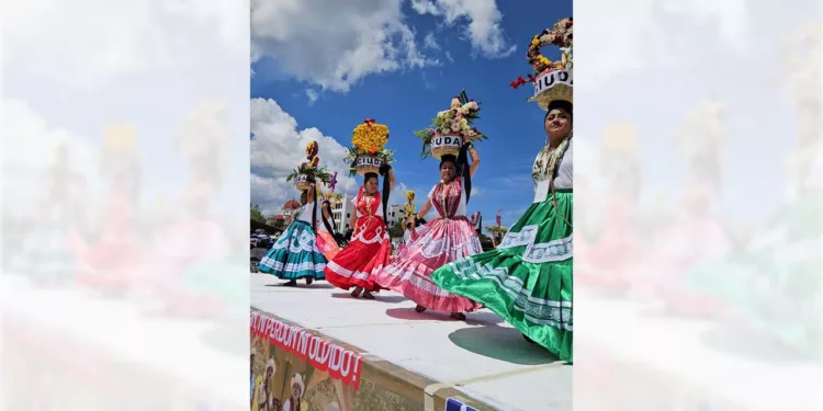 16 delegaciones presentaron chilenas, sones, jarabes y danzas representativas de las distintas regiones del estado.