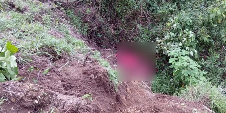 El cuerpo del campesino fue extraído de un barranco de 15 metros de profundidad.