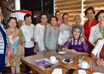 Fotos: Rubén Morales // Mina Fernández, Elia Rámos, Soco Herrera, Alicia Mendoza, Flor Martínez, Tere Domínguez, Ursula Bolaños Cacho, Isela Acosta, Silvia Pérez Díaz, Lorena y Judith Benítez.