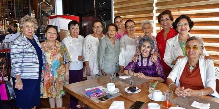 Fotos: Rubén Morales // Mina Fernández, Elia Rámos, Soco Herrera, Alicia Mendoza, Flor Martínez, Tere Domínguez, Ursula Bolaños Cacho, Isela Acosta, Silvia Pérez Díaz, Lorena y Judith Benítez.