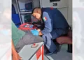 Paramédicos de Bomberos atendieron las lesiones del joven de 17 años.