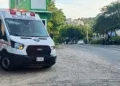 Paramédicos de Bomberos brindaron los primeros auxilios al motociclista.
