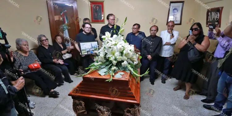 Foto: Adrián Gaytán // Homenaje de los periodistas al compañero asesinado de manera artera y cobarde.