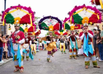 Foto: Gobierno de Oaxaca // Los danzantes de la Pluma dieron una probadita de lo que será la Guelaguetza 2026.