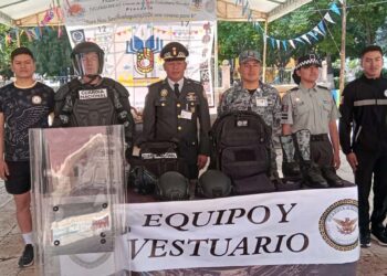 Elementos de la Guardia Nacional convivieron con niños y adultos en el Parque Independencia.