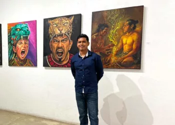 El artista huajuapeño Alberto González presentó la propuesta "De la piel a la pintura".