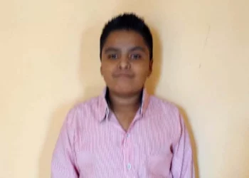 Familiares de Erik Santos Chávez, de 13 años, difunden su fotografía en redes sociales.