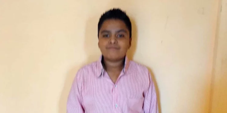 Familiares de Erik Santos Chávez, de 13 años, difunden su fotografía en redes sociales.