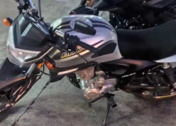 Fotografía de la unidad tipo FT150 GTS color gris con negro ya circula en redes sociales.