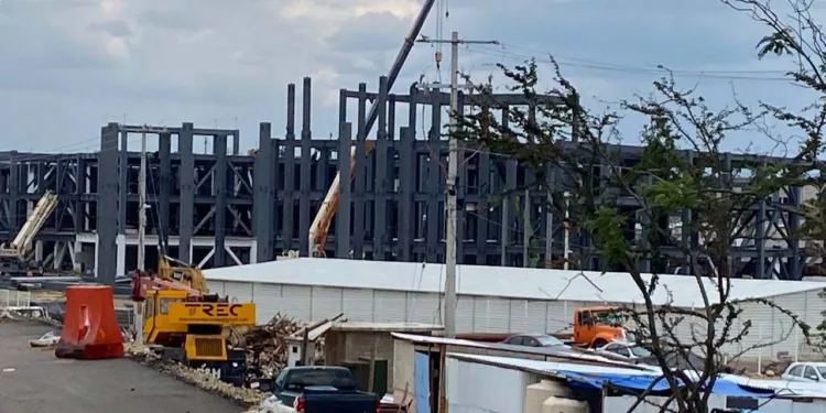 Foto: redes sociales // La construcción de hospitales del ISSSTE e IMSS en San Lorenzo Cacaotepec.
