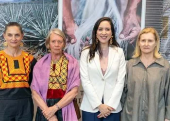 La exposición reconoce la riqueza de los saberes textiles de Oaxaca, reflejados en la obra de Trine Ellitsgaard.
