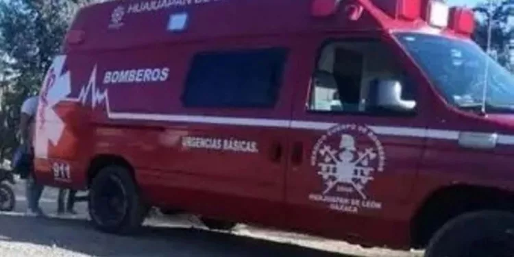 Paramédicos de Bomberos atendieron la emergencia en el Libramiento Norte.