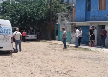 Personal pericial de la FGEO realizó las diligencias pertinentes y el levantamiento del cadáver para trasladarlo al Semefo.