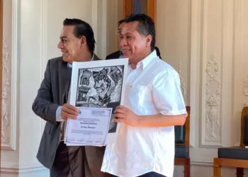 Foto: redes sociales // Pedro Matías también ha recibido amenazas. Aquí, al recibir en 2022 un reconocimiento del Foro Nacional Periodistas Comunicadores.