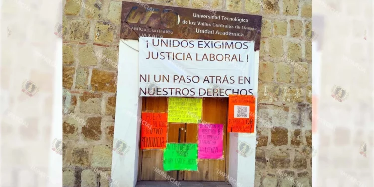 Foto: Adrián Gaytán // Protesta de trabajadores de la UTVCO se ha extendido ya por dos semanas.
