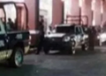 El infractor fue interceptado en la calle Nicolás Bravo tras realizar maniobras bruscas.