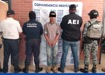 Agentes estatales de investigación trasladaron al imputado ante el juez de control.
