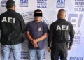 Agentes de la AEI trasladaron a “El Tehuano”, quien permanecía oculto para evitar su captura.